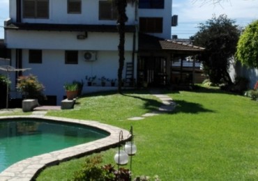iMPECABLE CHALET  5 AMBIENTES EN DOS PLANTAS  Lote de 10 x 48