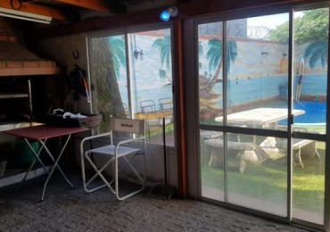 CASA DE 3 AMBIENTES EN ITUZAINGÓ NORTE Impecable  Con fondo y pileta
