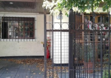 Casa 5 ambientes con fondo y pileta 