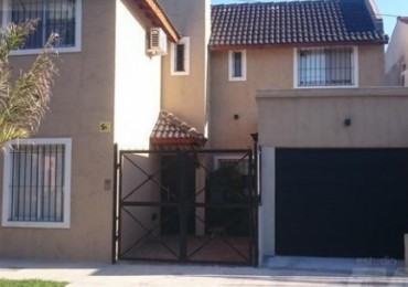 Castelar Norte Impecable Chalet 4 ambientes Acepta Permutas !