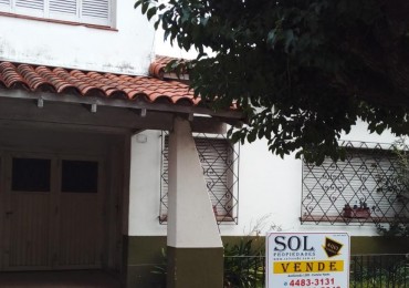 Castelar Norte ... excelente ubicacion ! Para reciclar 