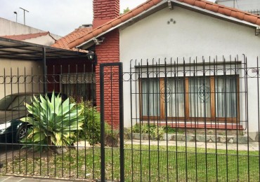 Chalet a modernizar con gran Parque Libre en Excelente Zona!