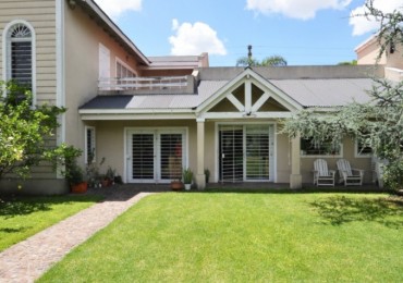 Hermoso Chalet en Castelar! Excelente Zona - Gran Parque Libre!