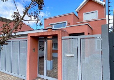Casa en Venta en Excelente Zona de Ituzaingo - 5 ambientes