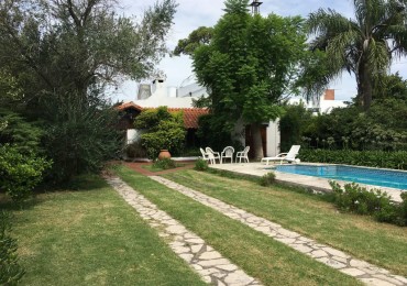 Dean Funes 400 ❗️Chalet de estilo sobre 1.000 metros !