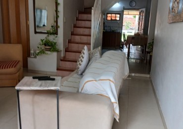 Casa 5 ambientes + Dependencia 
