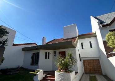 Chalet 4 ambientes mas dependencia en exclusiva ubicacion 