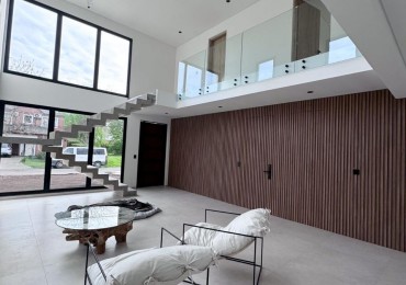 Casa minimalista 4 amb a Estrenar en Banco Provincia ‼️