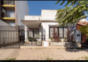 Casa 4 ambientes impecable ! O para construccion de edificio 