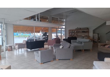 Amplio local comercial en alquiler 