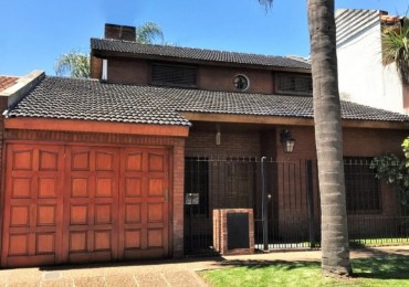 Excelente chalet de época con parque libre!
