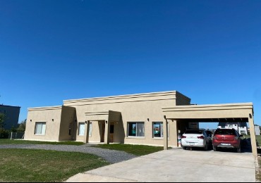 Casa en venta en Comarcas de Lujan - 4 ambientes!