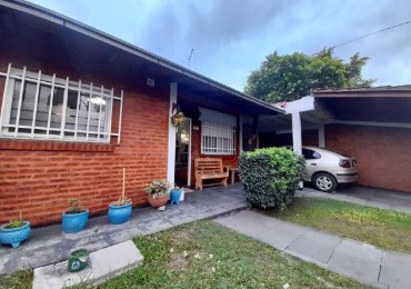 Casa en Venta en Villa Tesei - 3 ambientes! Gran parque libre!