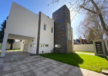 Casa a estrenar en Parque Leloir - 4 ambientes - Impecable!