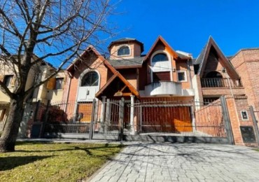 Casa en Venta en Castelar Norte - 5 ambientes!  Zona Residencial!