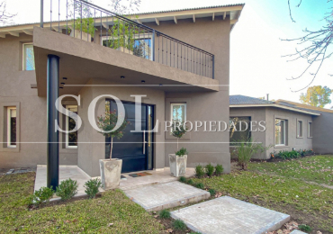 Casa en venta en Country Los Pinguinos - 6 ambientes 